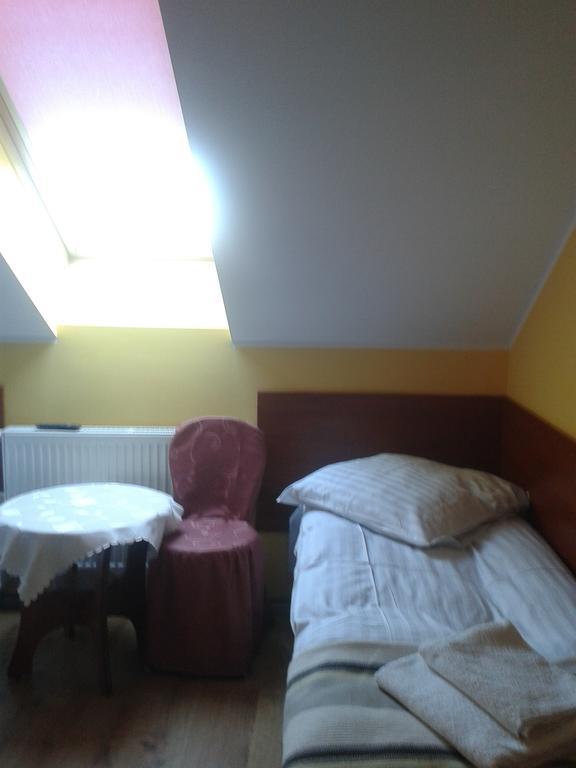 Gosciniec Sloneczny Hotell Drzonków Rum bild