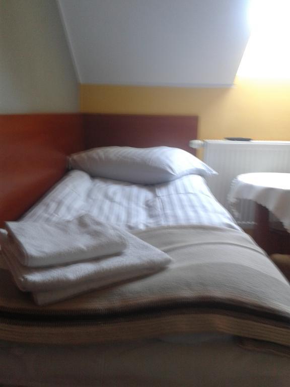 Gosciniec Sloneczny Hotell Drzonków Rum bild