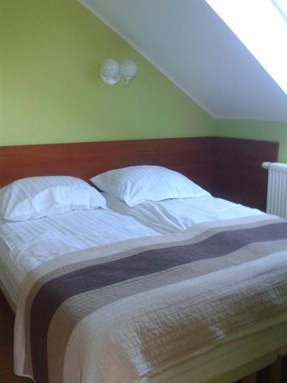 Gosciniec Sloneczny Hotell Drzonków Rum bild