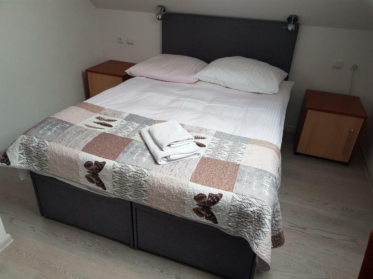 Gosciniec Sloneczny Hotell Drzonków Exteriör bild